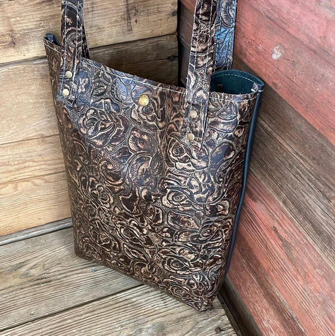 091 Trisha -  w/ Deadwood Roses