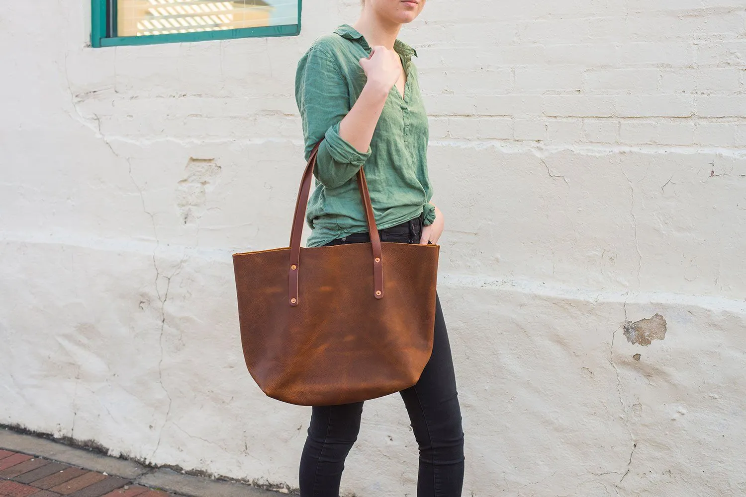 AVERY LEATHER TOTE BAG - LARGE - SADDLE
