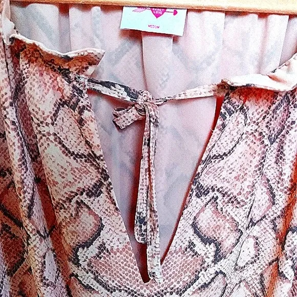Buddy Love Ray Pink Snakeskin Elastic Waist Short Sleeve Mini Dress Size Medium