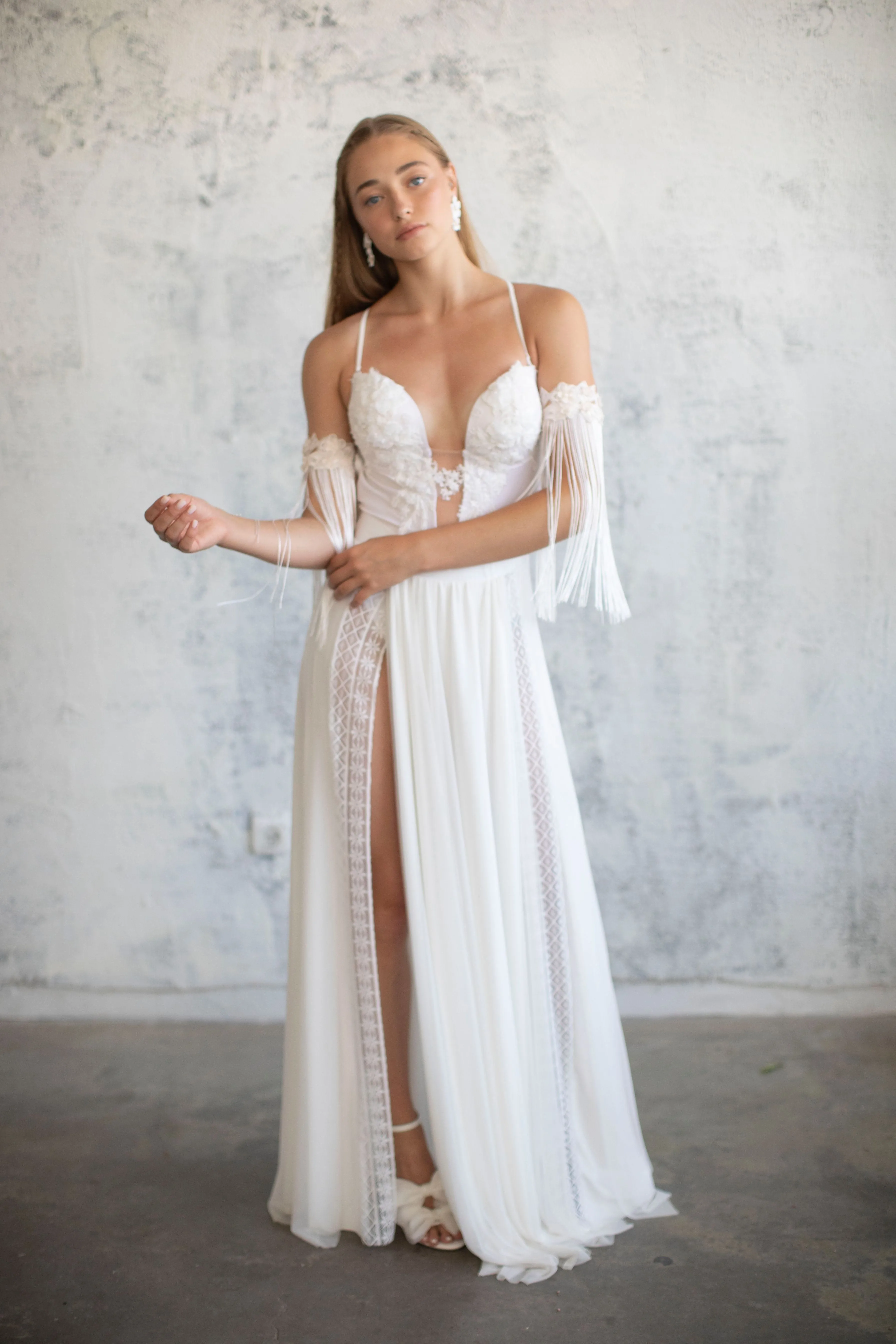 Lace & Tassels Detachable Sleeves.