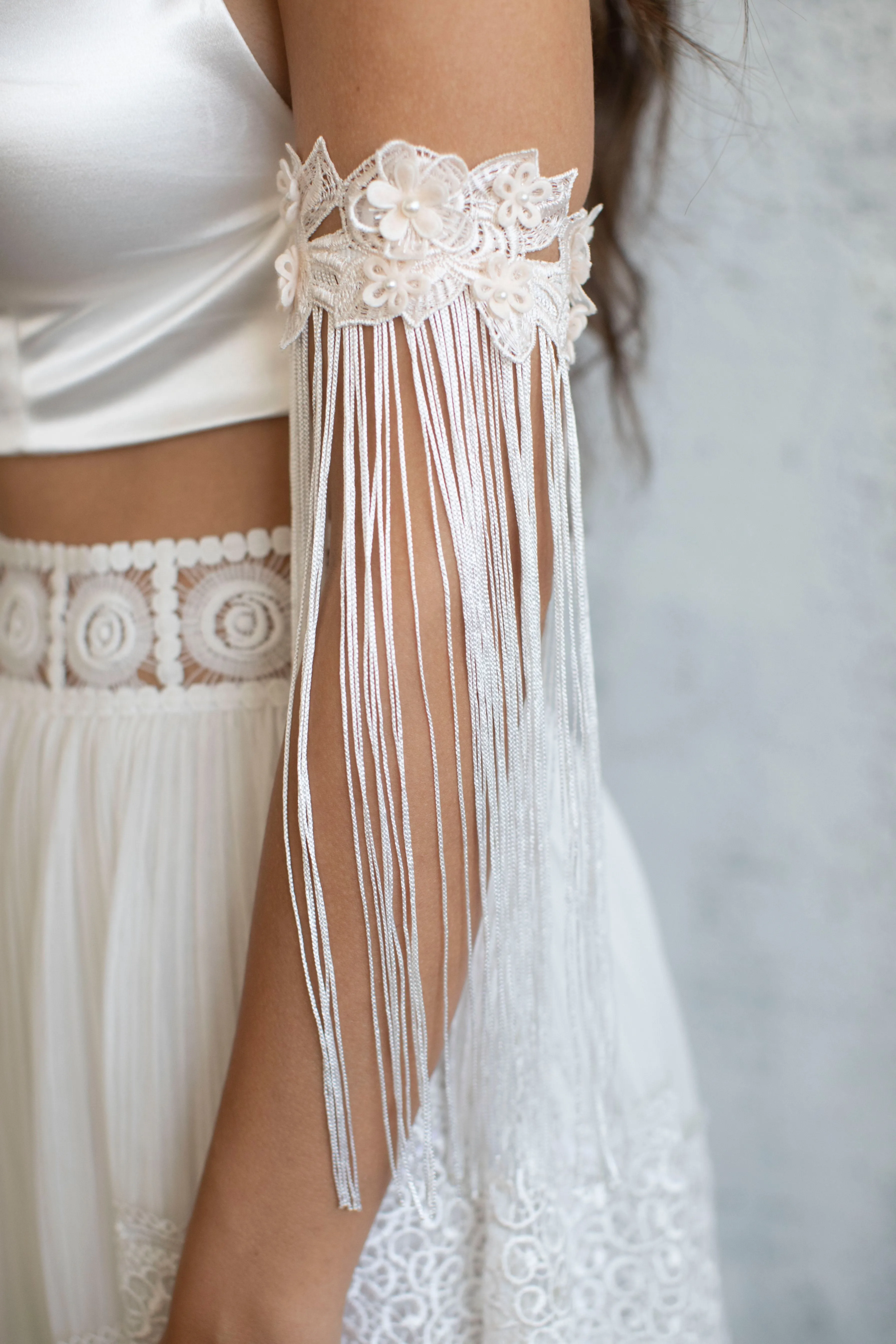Lace & Tassels Detachable Sleeves.