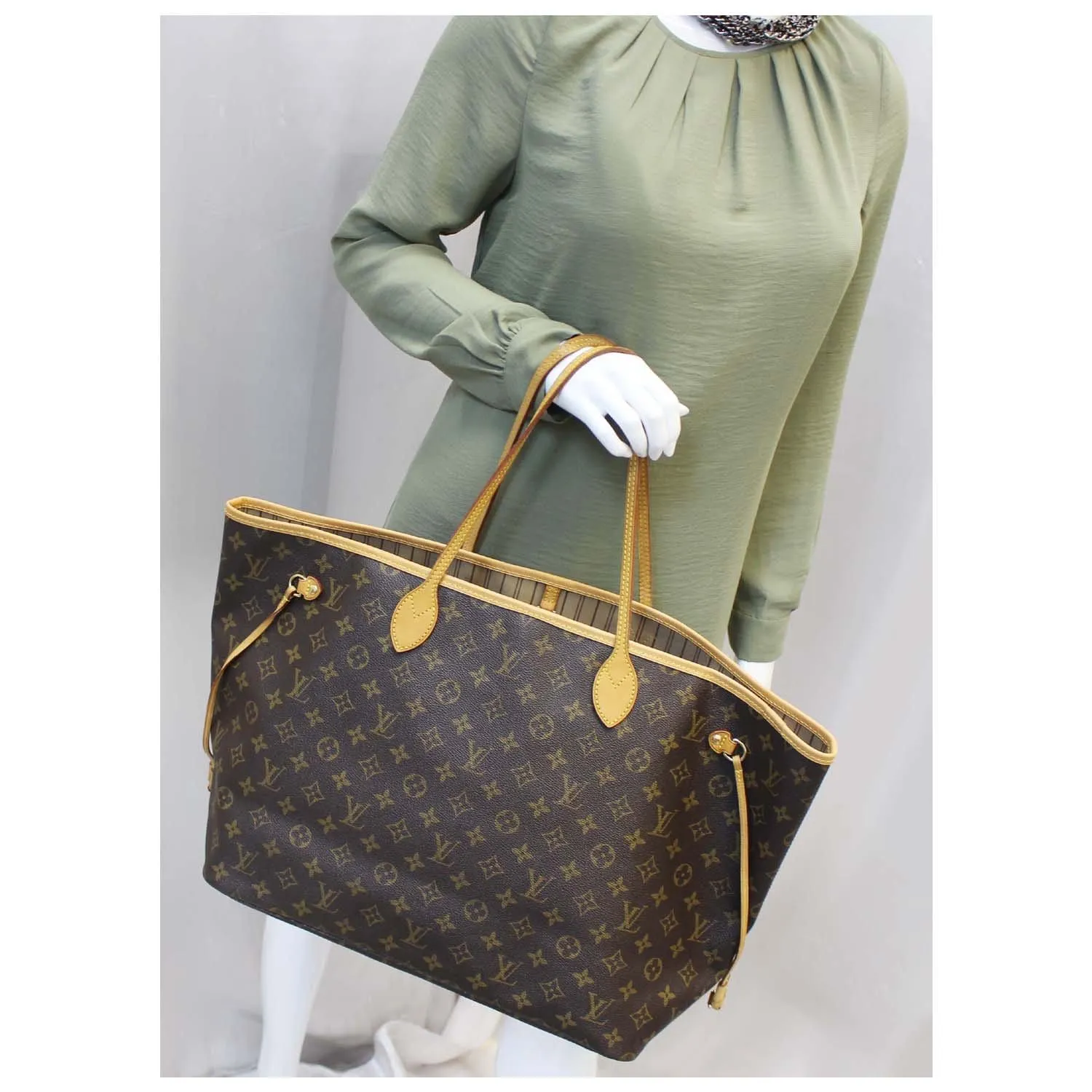 LOUIS VUITTON Neverfull GM Monogram Canvas Shoulder Bag