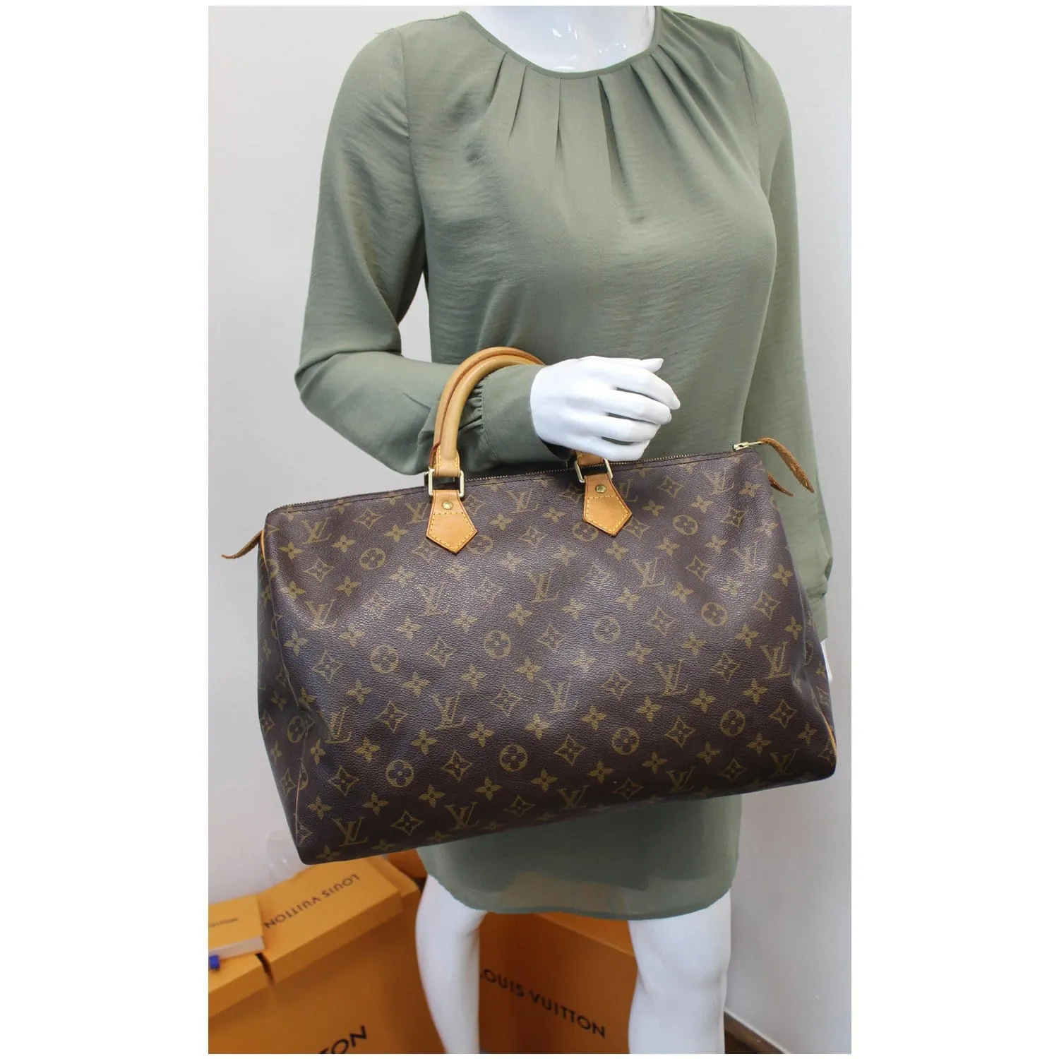 LOUIS VUITTON Speedy 40 Monogram Canvas Satchel Bag Brown