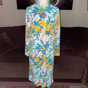 Lounge Craft • Vintage • 1960’s • Medium • Blue/Purple/Yellow • Floral • Robe
