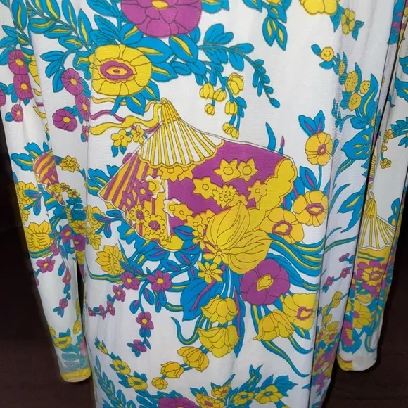 Lounge Craft • Vintage • 1960’s • Medium • Blue/Purple/Yellow • Floral • Robe