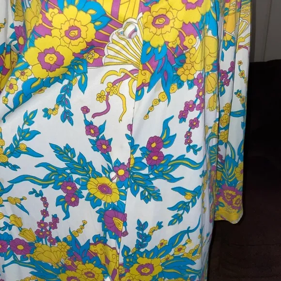 Lounge Craft • Vintage • 1960’s • Medium • Blue/Purple/Yellow • Floral • Robe