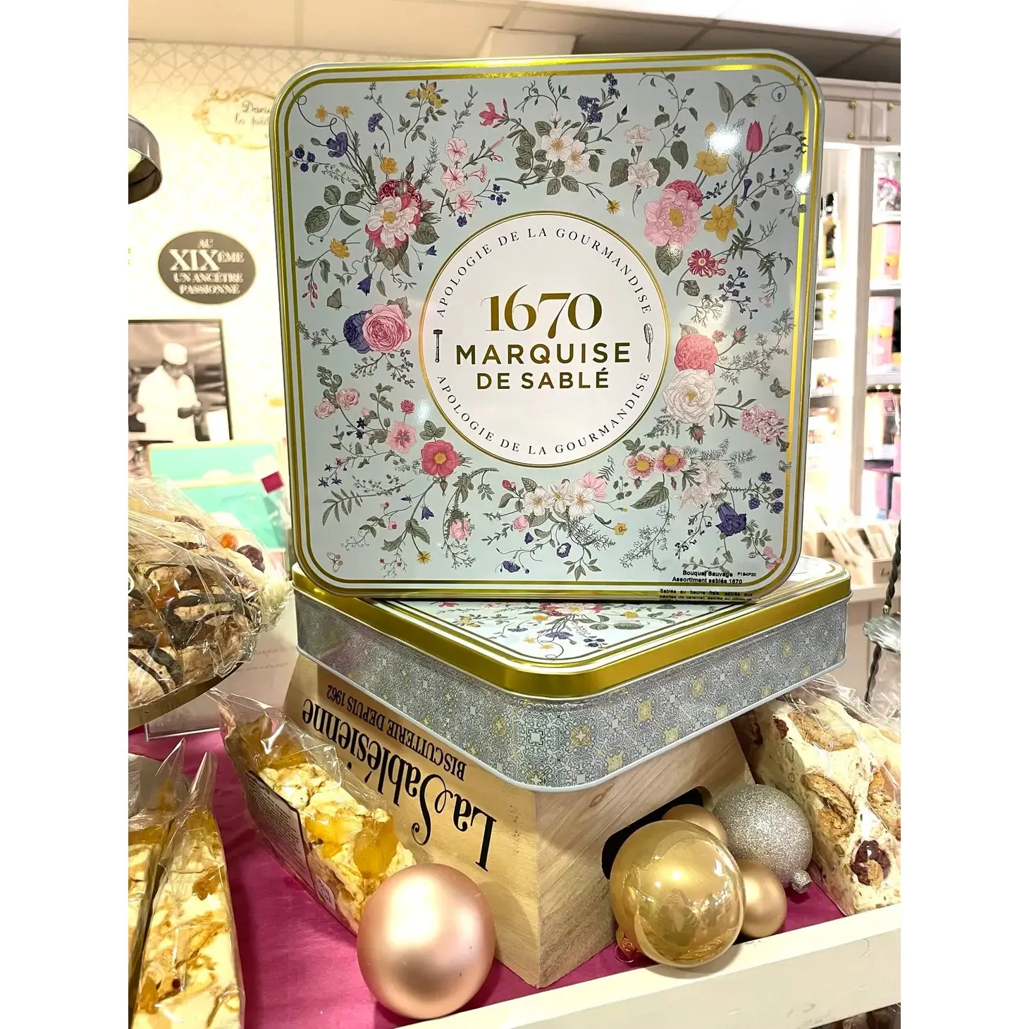 Marquise Box LG Assorted Cookies