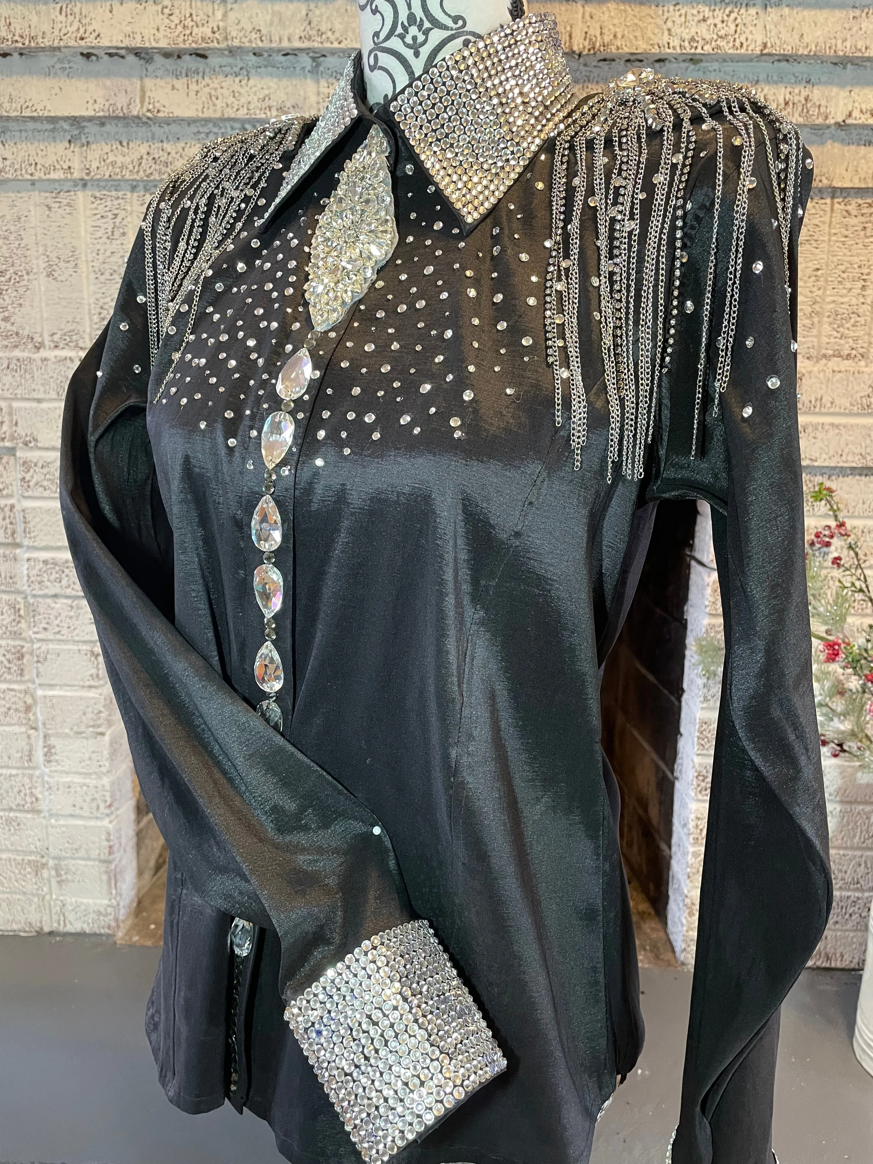 Medium KW Designs day shirt