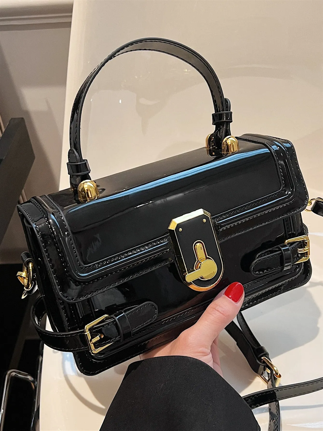 Minimalist Buckle Decor Flap Square Bag - Black