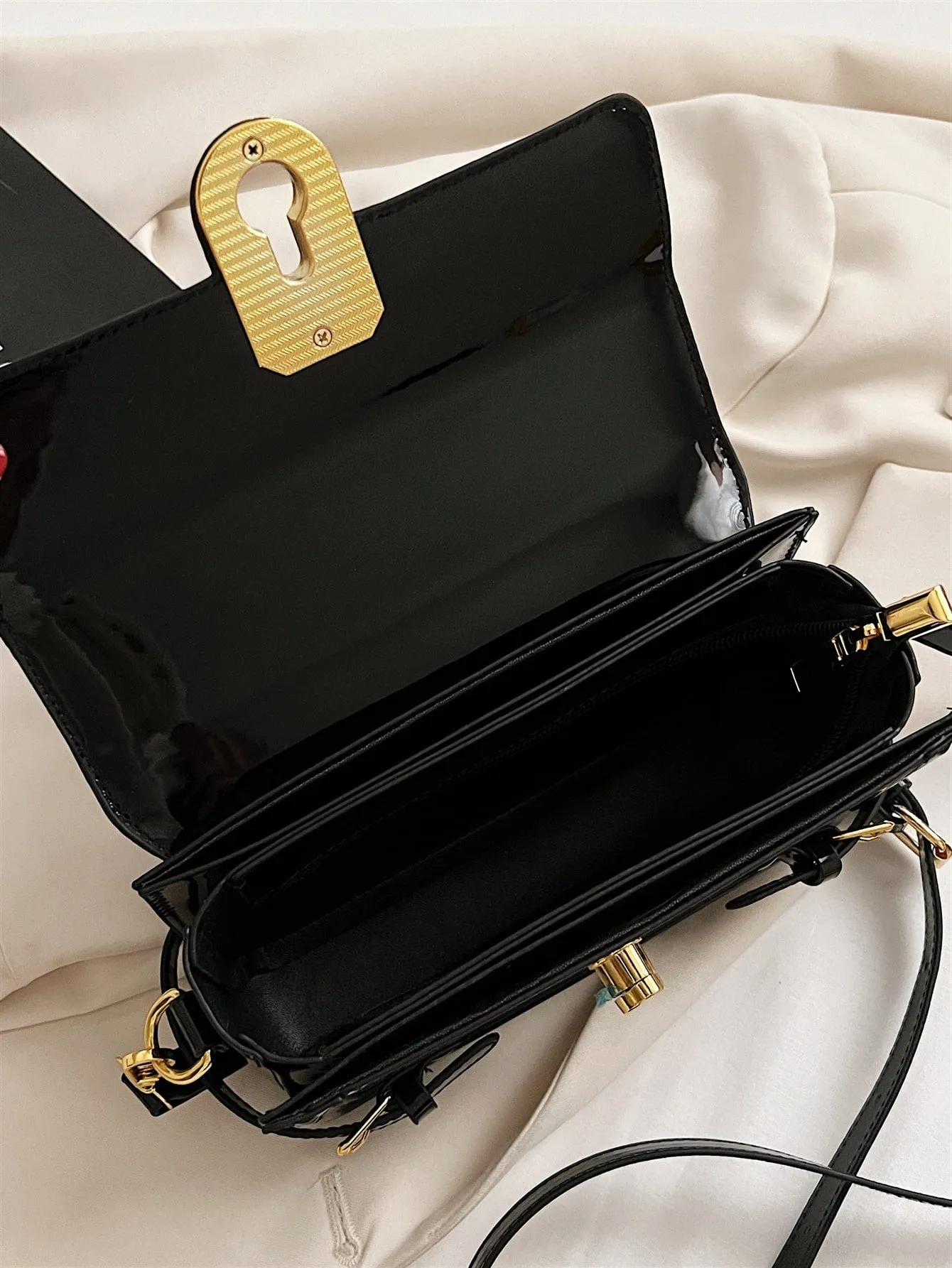 Minimalist Buckle Decor Flap Square Bag - Black