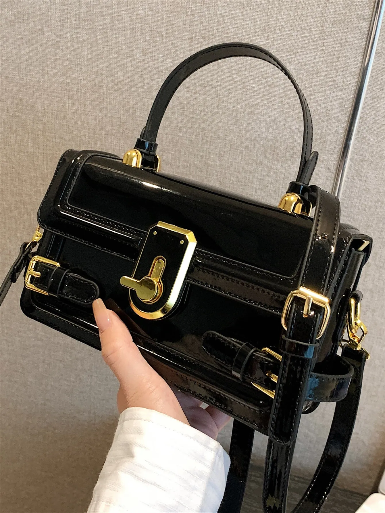Minimalist Buckle Decor Flap Square Bag - Black