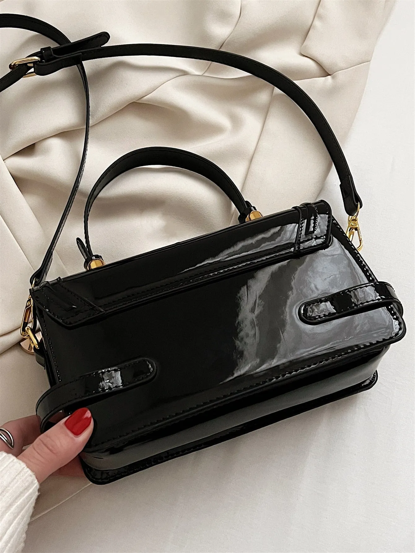 Minimalist Buckle Decor Flap Square Bag - Black