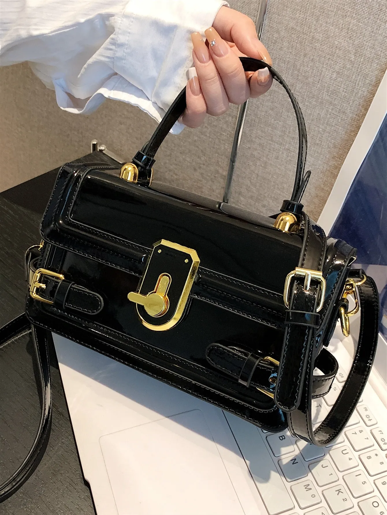 Minimalist Buckle Decor Flap Square Bag - Black