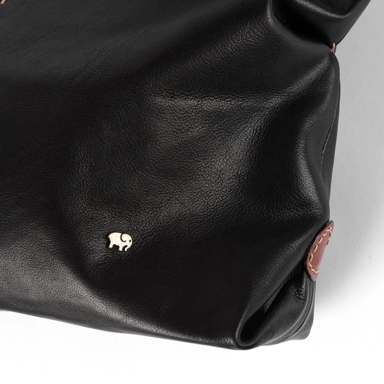 Refiloe : Ladies Leather Shopper & Crossbody Handbag in Black Delta