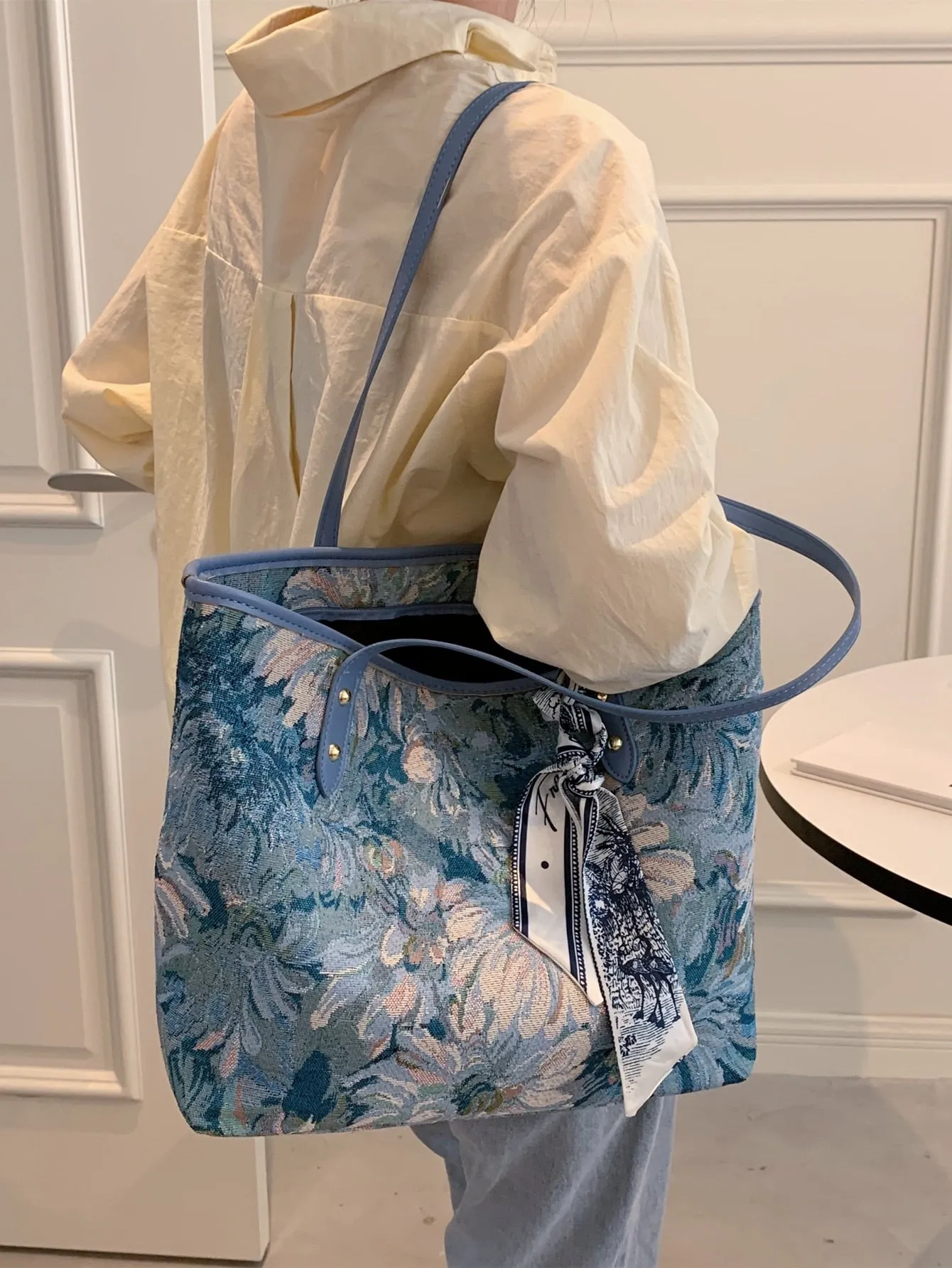 Scarf Decor Floral Pattern Shoulder Tote Bag - Blue