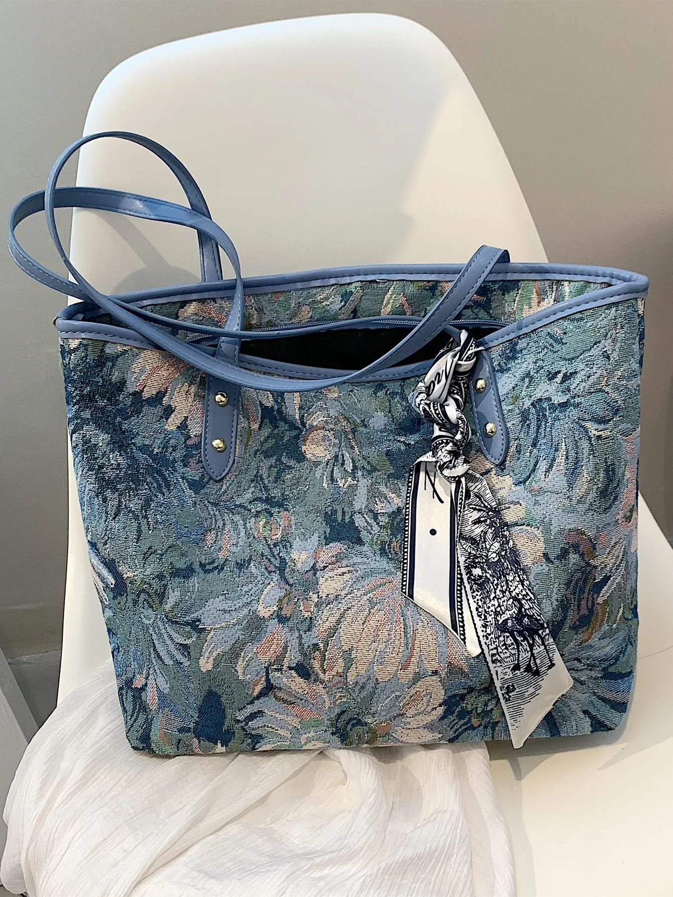 Scarf Decor Floral Pattern Shoulder Tote Bag - Blue