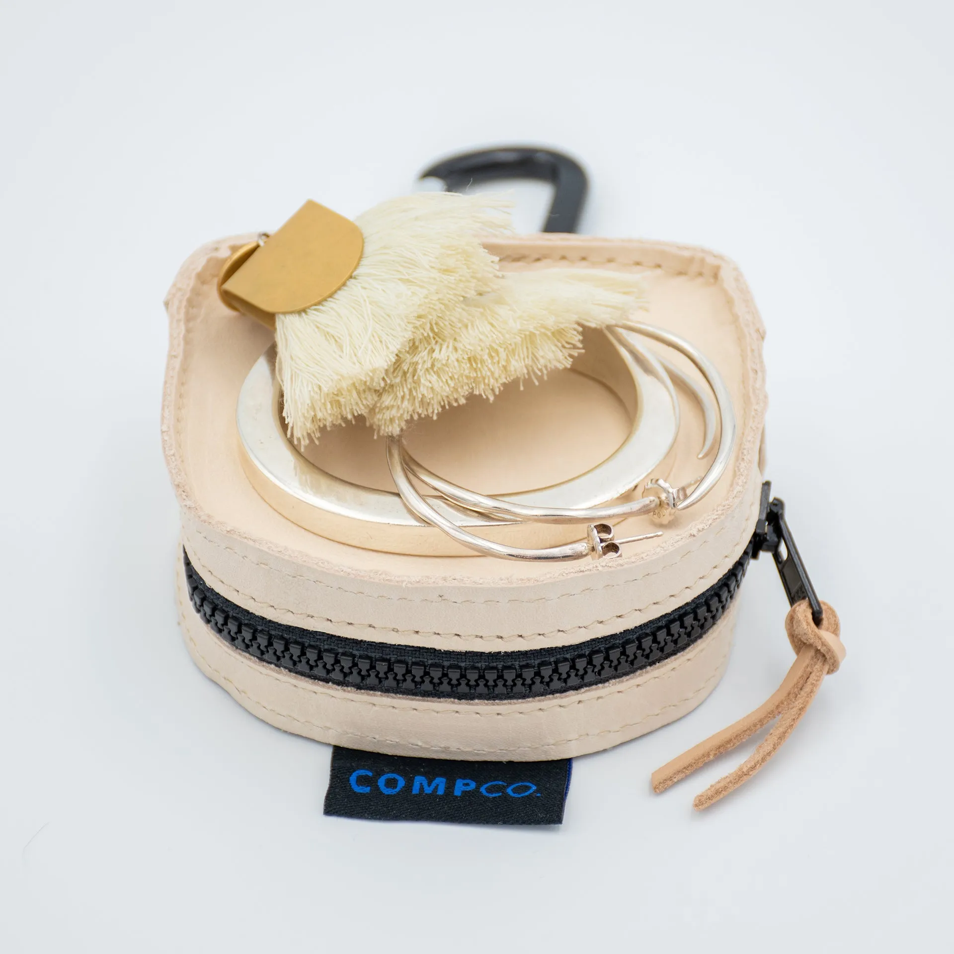 Tech & Travel Carrier