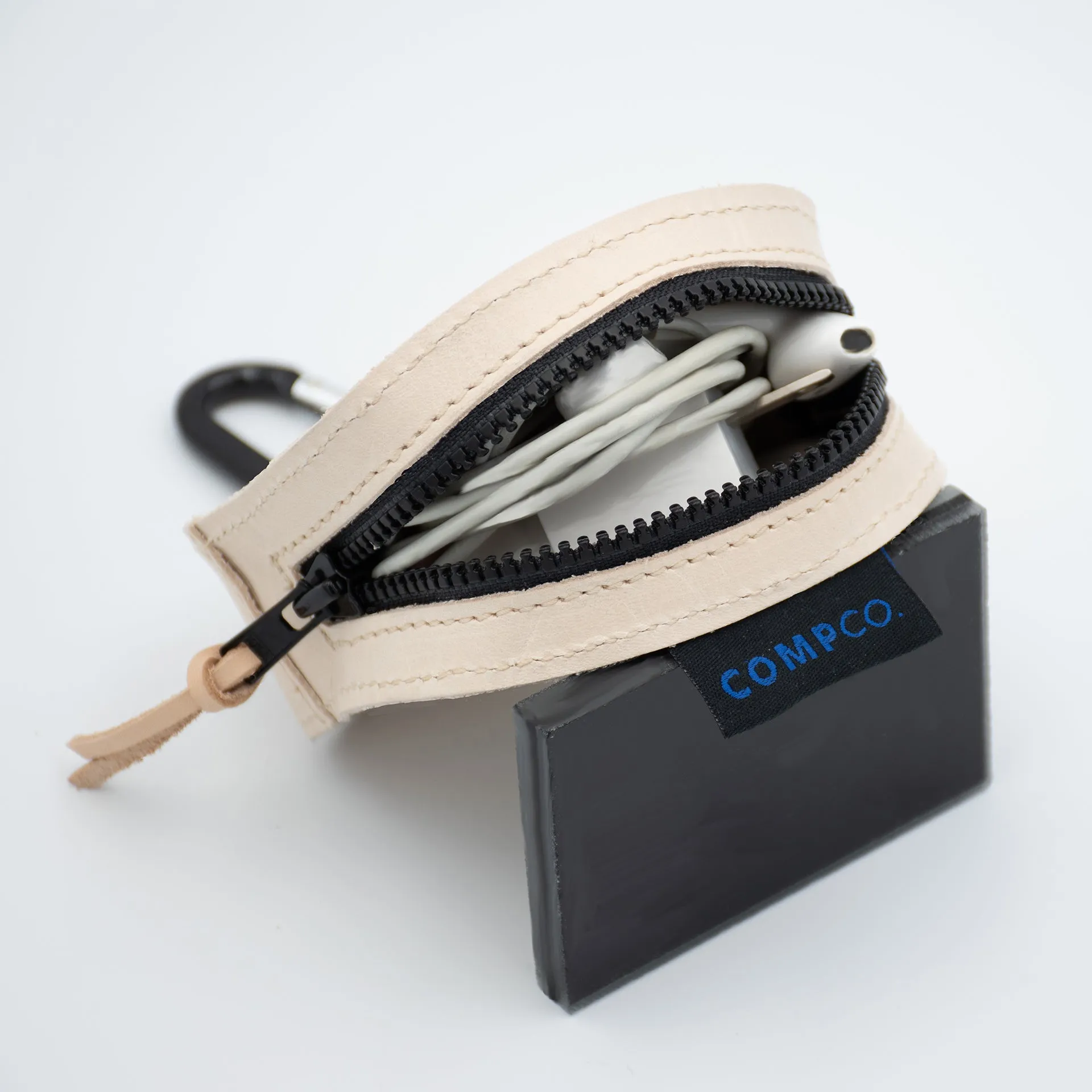 Tech & Travel Carrier
