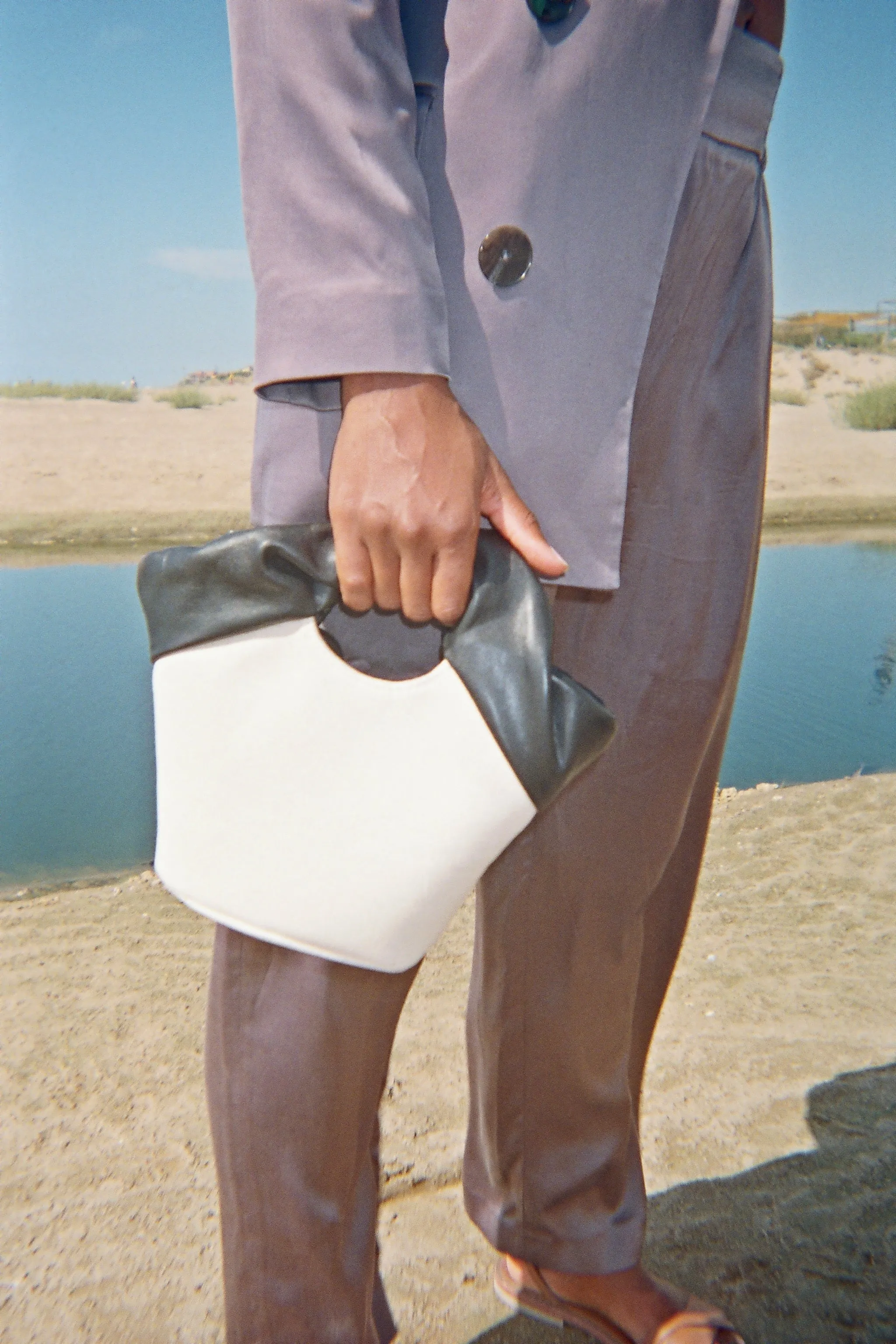 YATE CANVAS TOTE SMALL BLACK